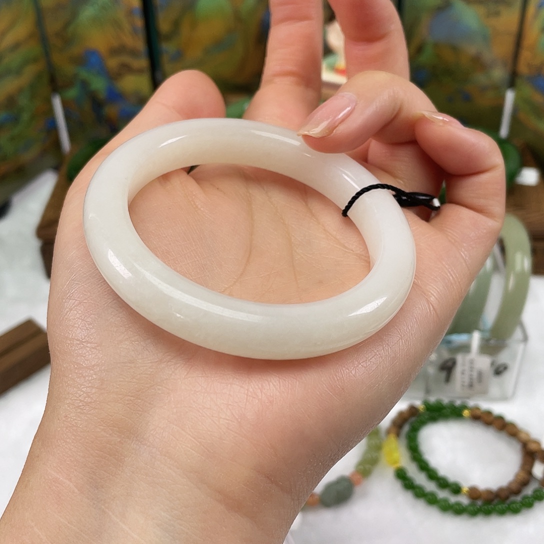 和田玉未镶嵌手镯