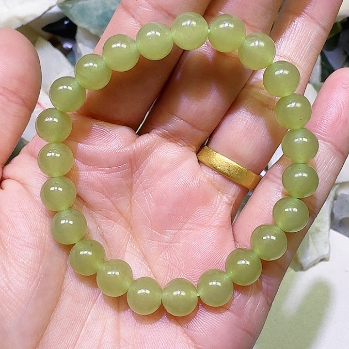 透闪石质玉未镶嵌珠宝奇石