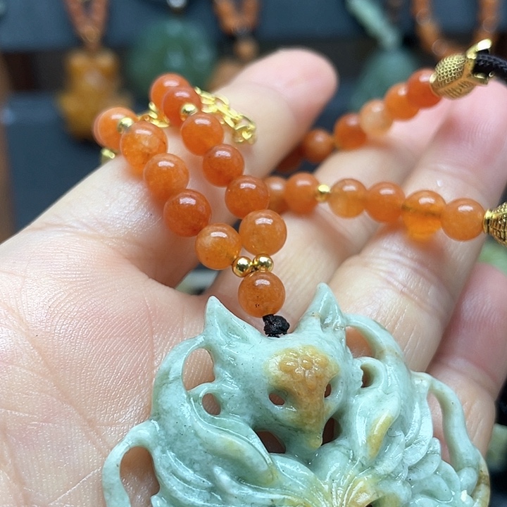 未镶嵌蛇纹石玉颈饰