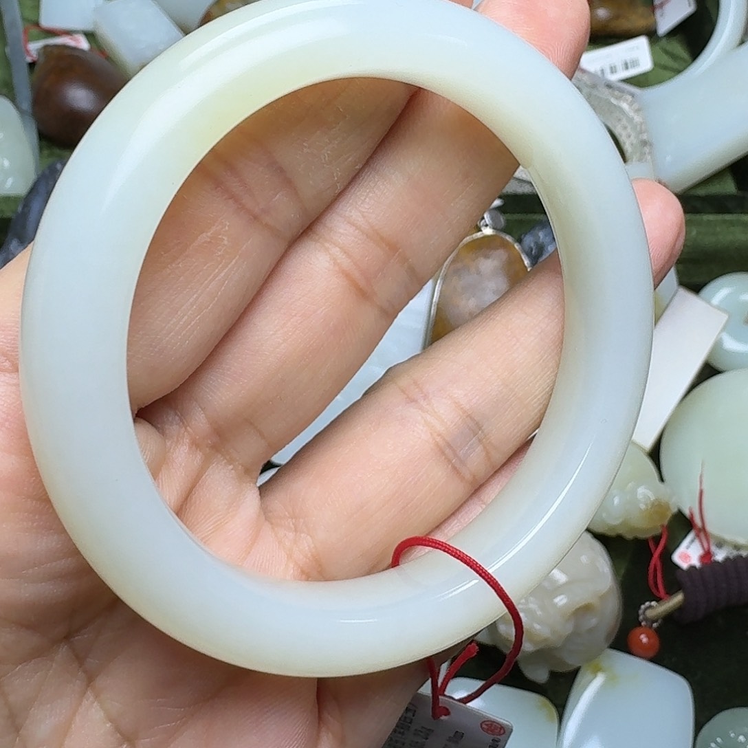 和田玉手镯未镶嵌?*