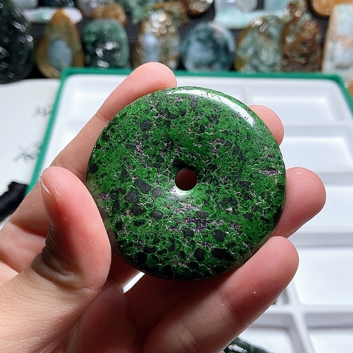 黎***啦翡翠未镶嵌颈饰翡翠a货