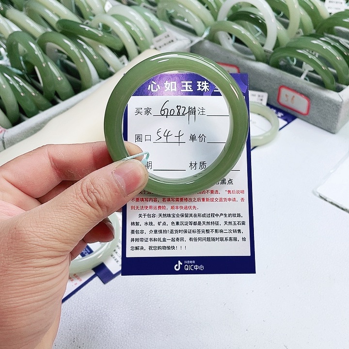 和田玉手镯未镶嵌小*