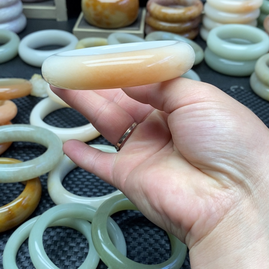 ****猫石英质玉（佘太翠）手镯合金