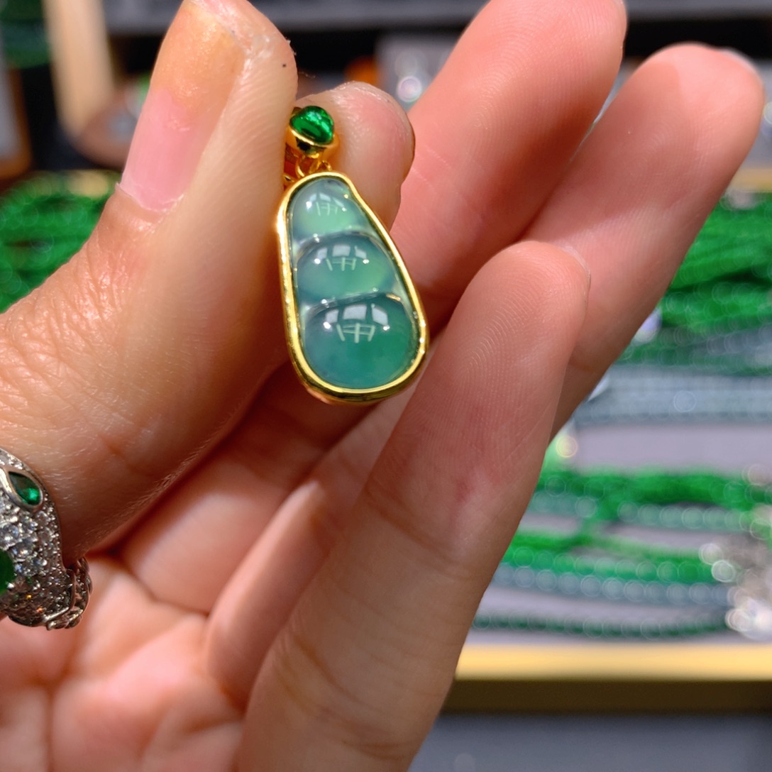 翡翠手链未镶嵌天然翡翠