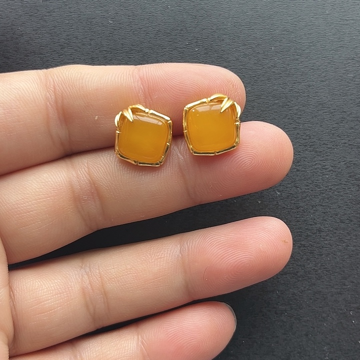 琥珀未镶嵌裸石耳钉