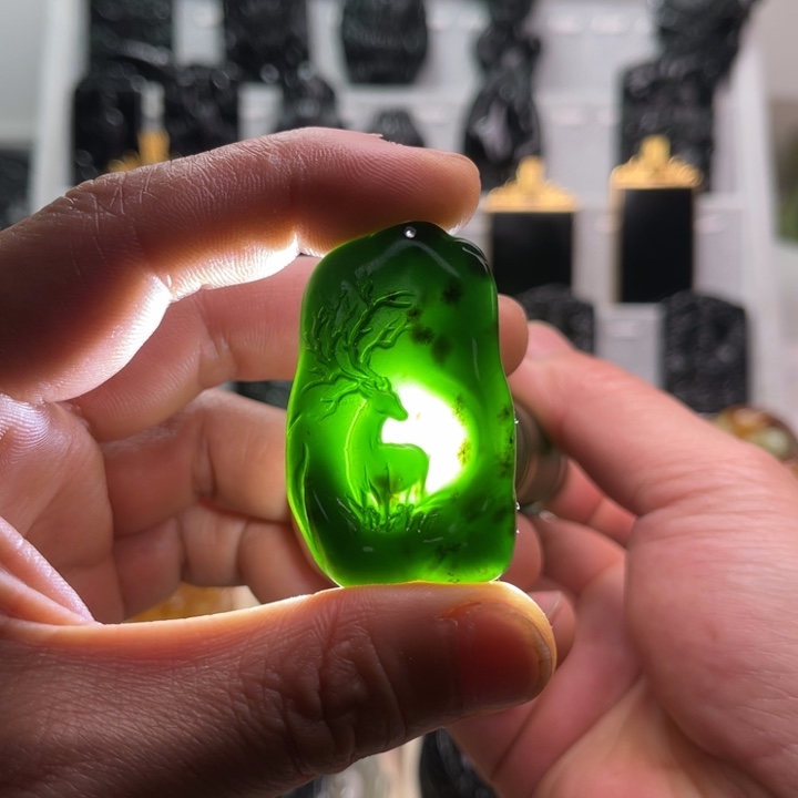 蛇纹石玉颈饰未镶嵌