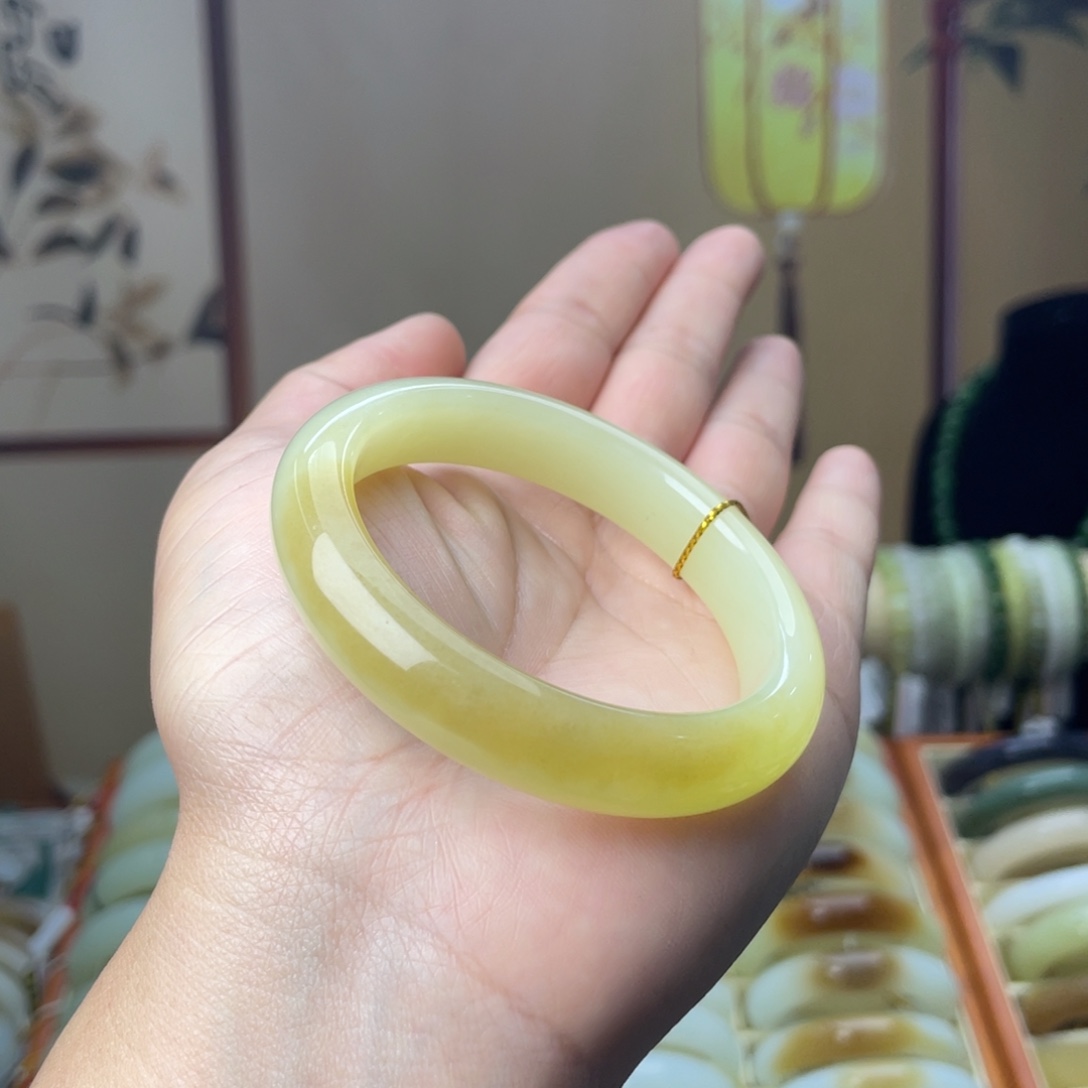 和田玉未镶嵌手镯