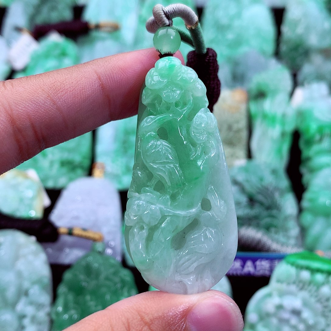 吊坠(不含链)未镶嵌翡翠