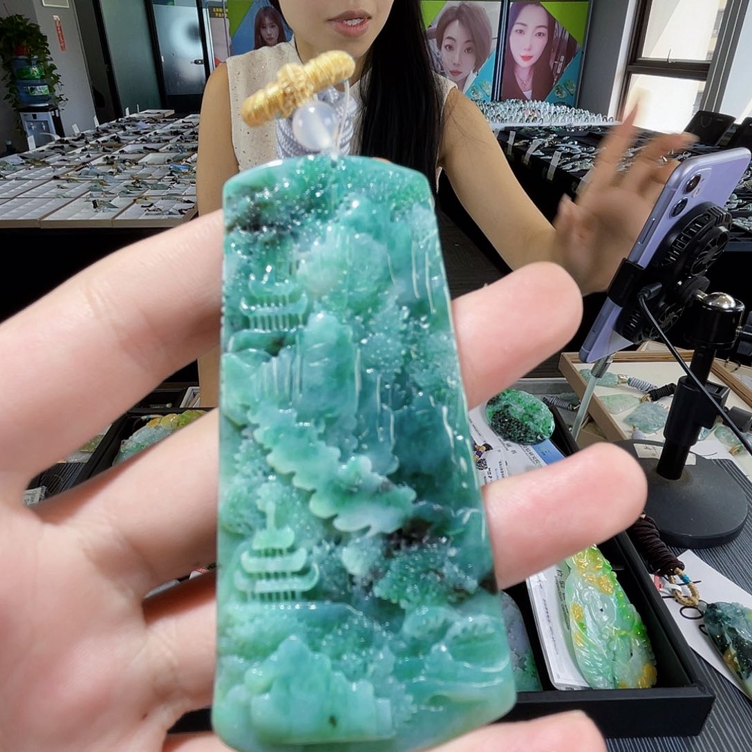 颈饰未镶嵌翡翠一