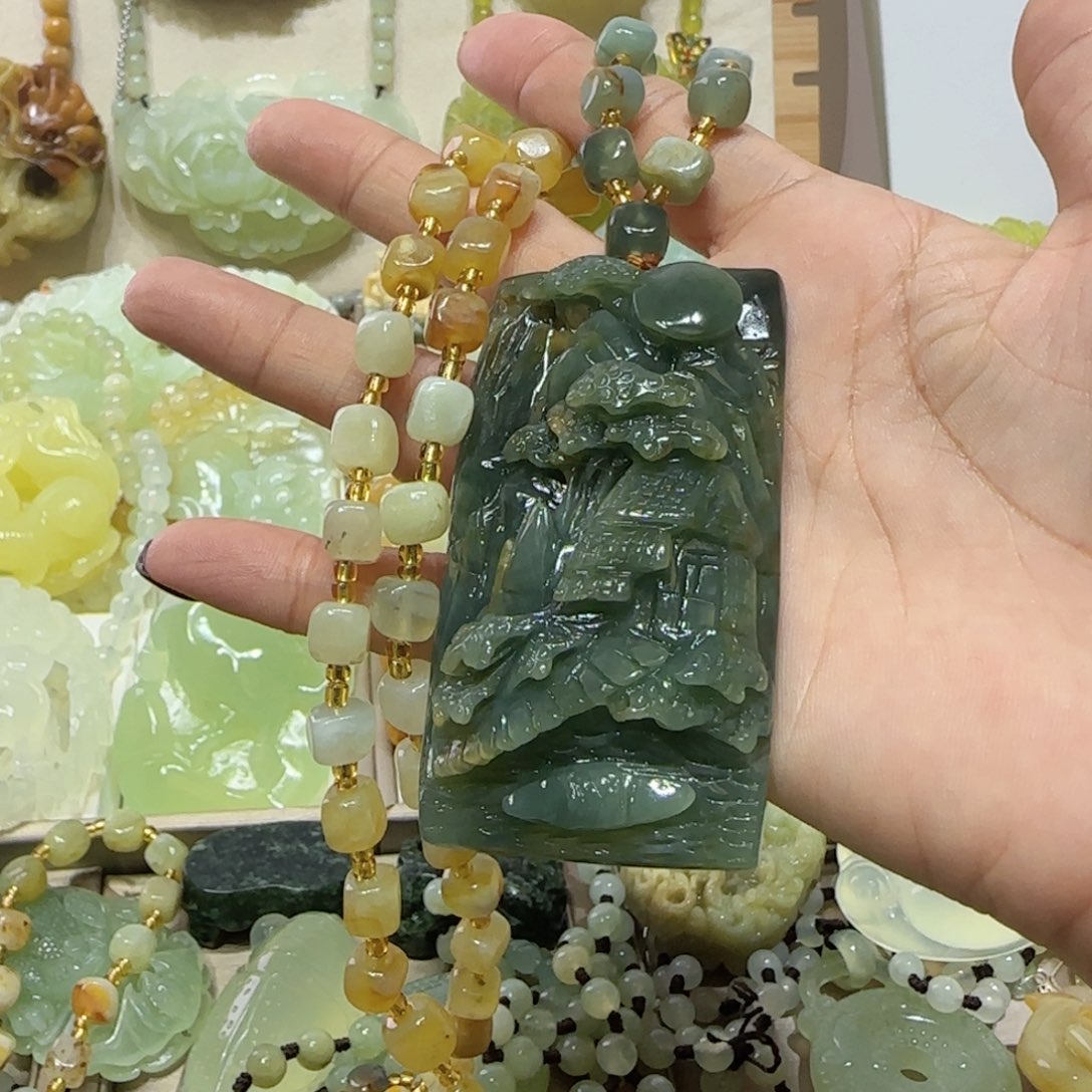 未镶嵌蛇纹石玉吊坠张*猪