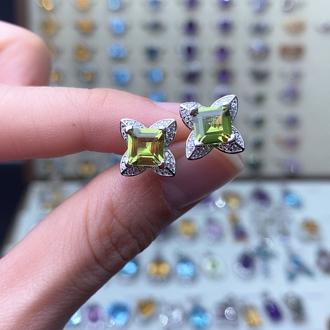 橄榄石耳饰银S925镶嵌（需要证书备注）