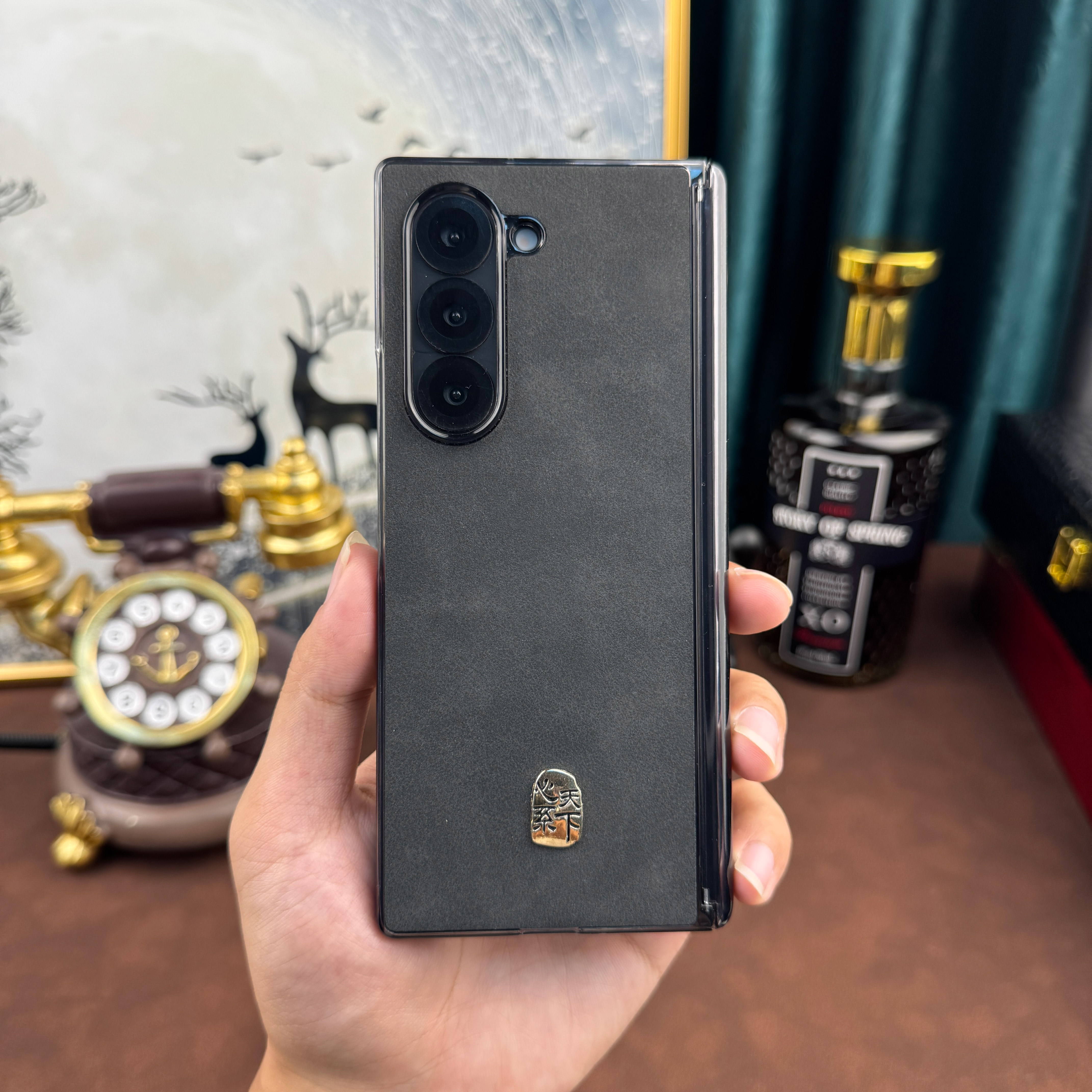 适用三星Galaxyzfold567手机壳W24w25心系天下半包中轴磁吸商务男