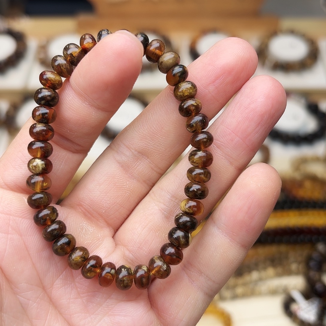 琥珀未镶嵌裸石七