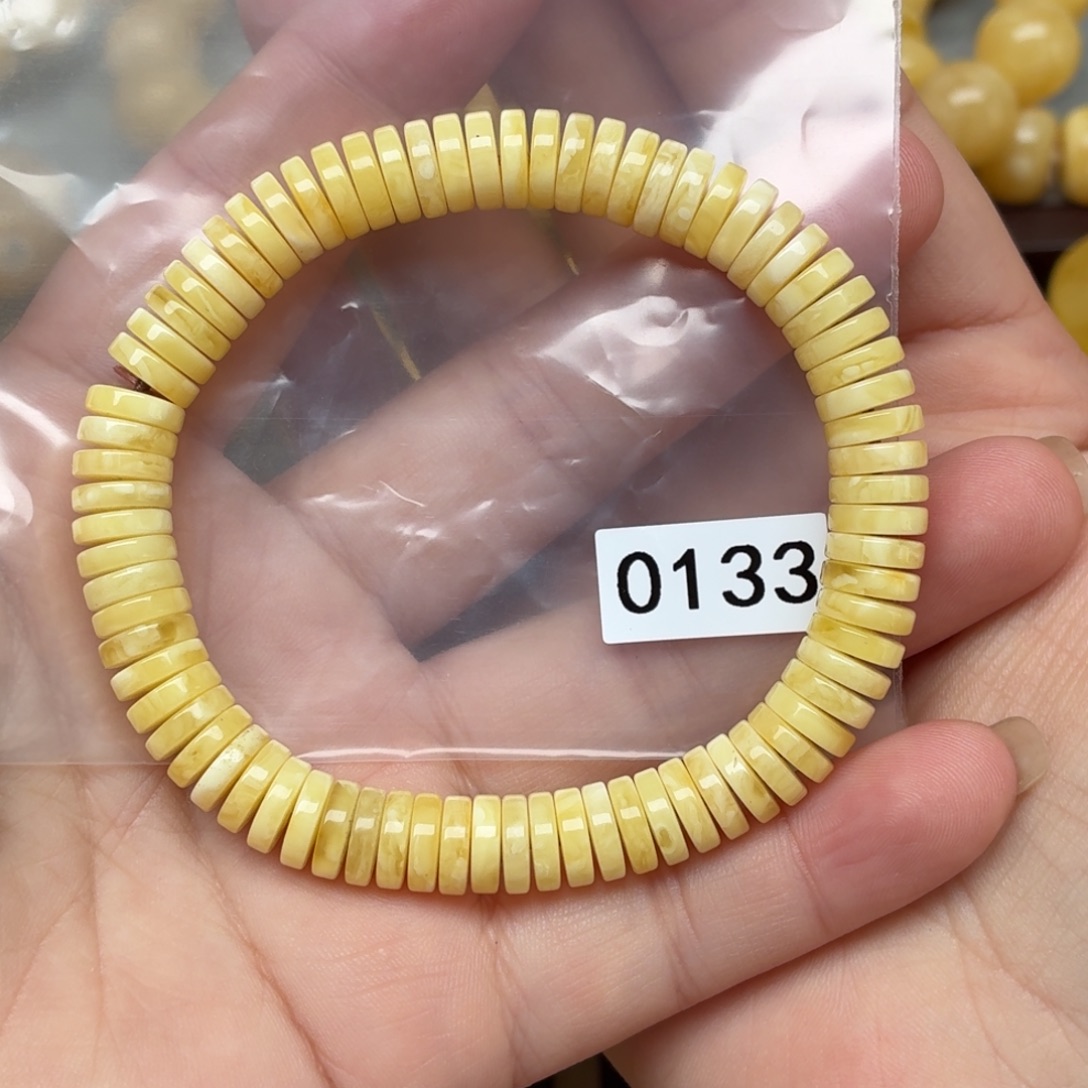 s***w琥珀未镶嵌裸石微瑕8/2.2左右