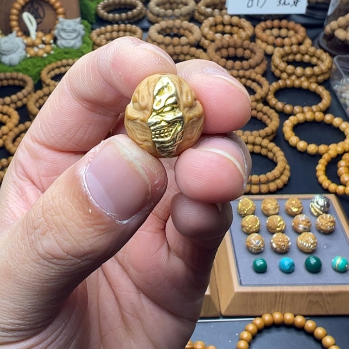 小***登吊坠猴头核桃裂变