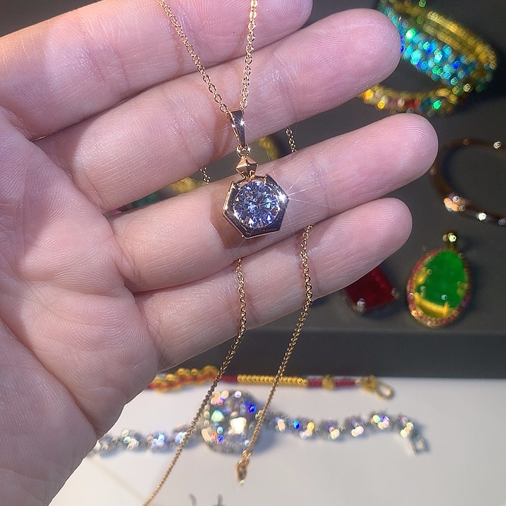 非金属43吊坠。            