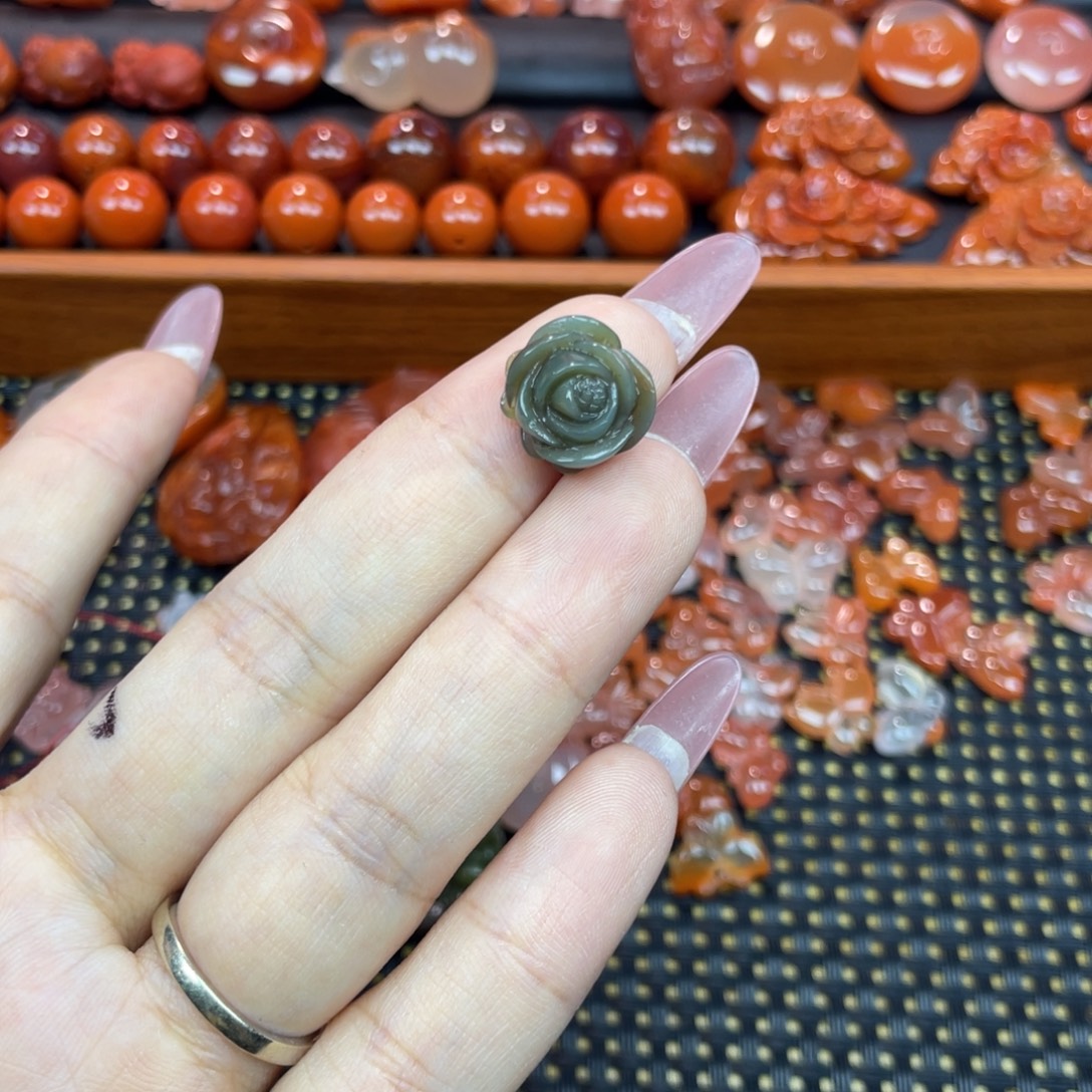 星***了南红玛瑙未镶嵌颈饰牡丹花