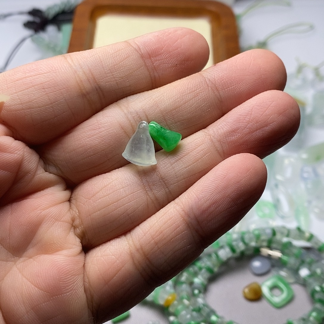 安***贝翡翠未镶嵌颈饰天然翡翠