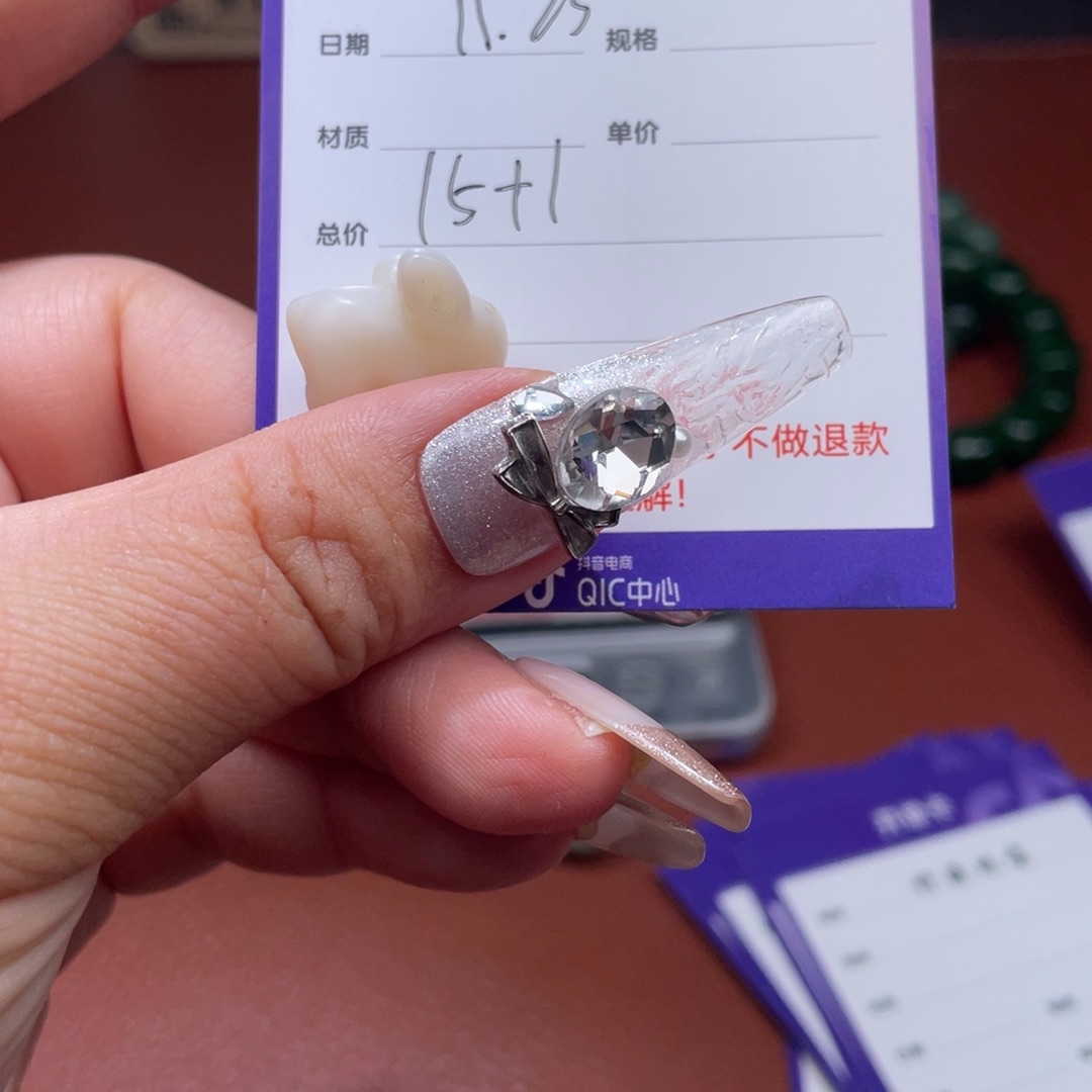 小***松和田玉未镶嵌颈饰