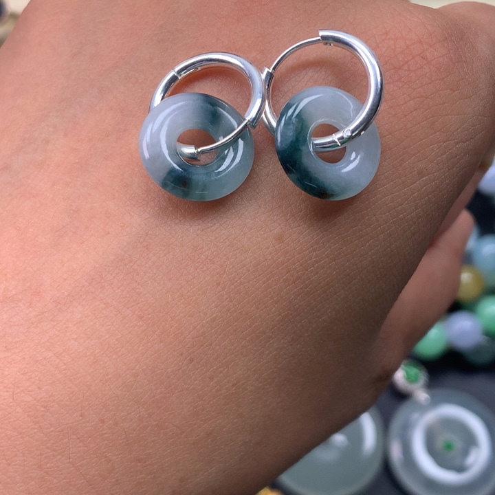 翡翠足银镶嵌颈饰甜甜圈