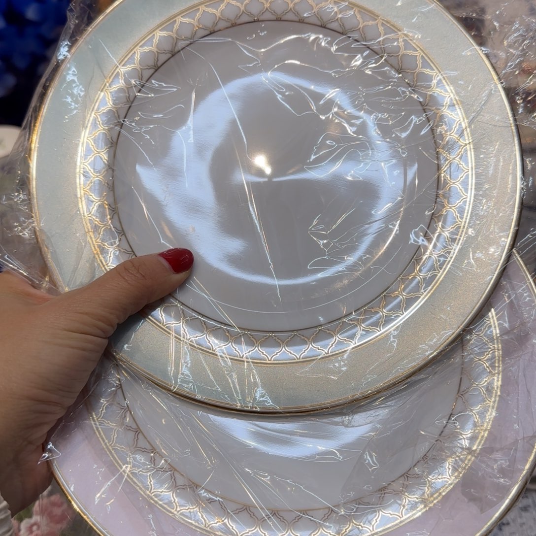 瓷片咖啡杯里的咖啡是我