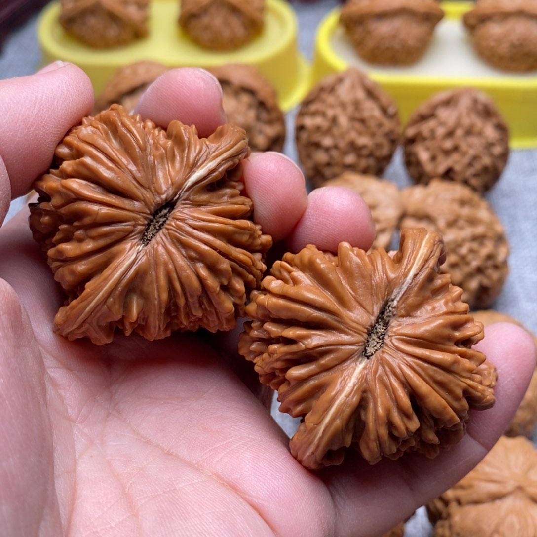 文玩核桃把件47全品爆肉四座楼