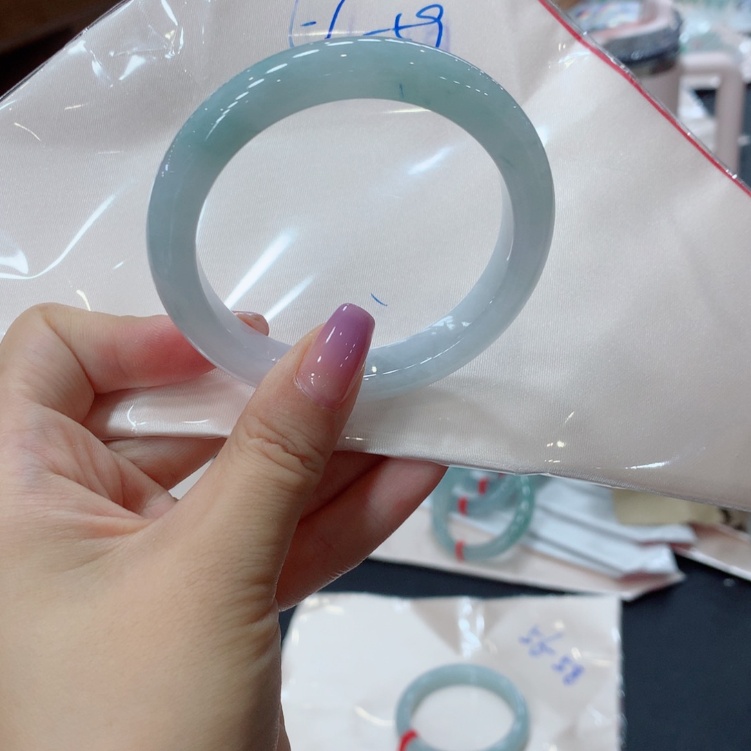 翡翠手镯未镶嵌买断