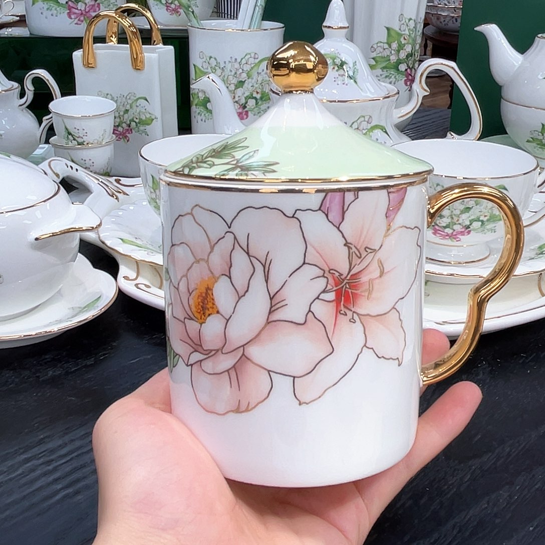 骨瓷带盖马克杯———————-