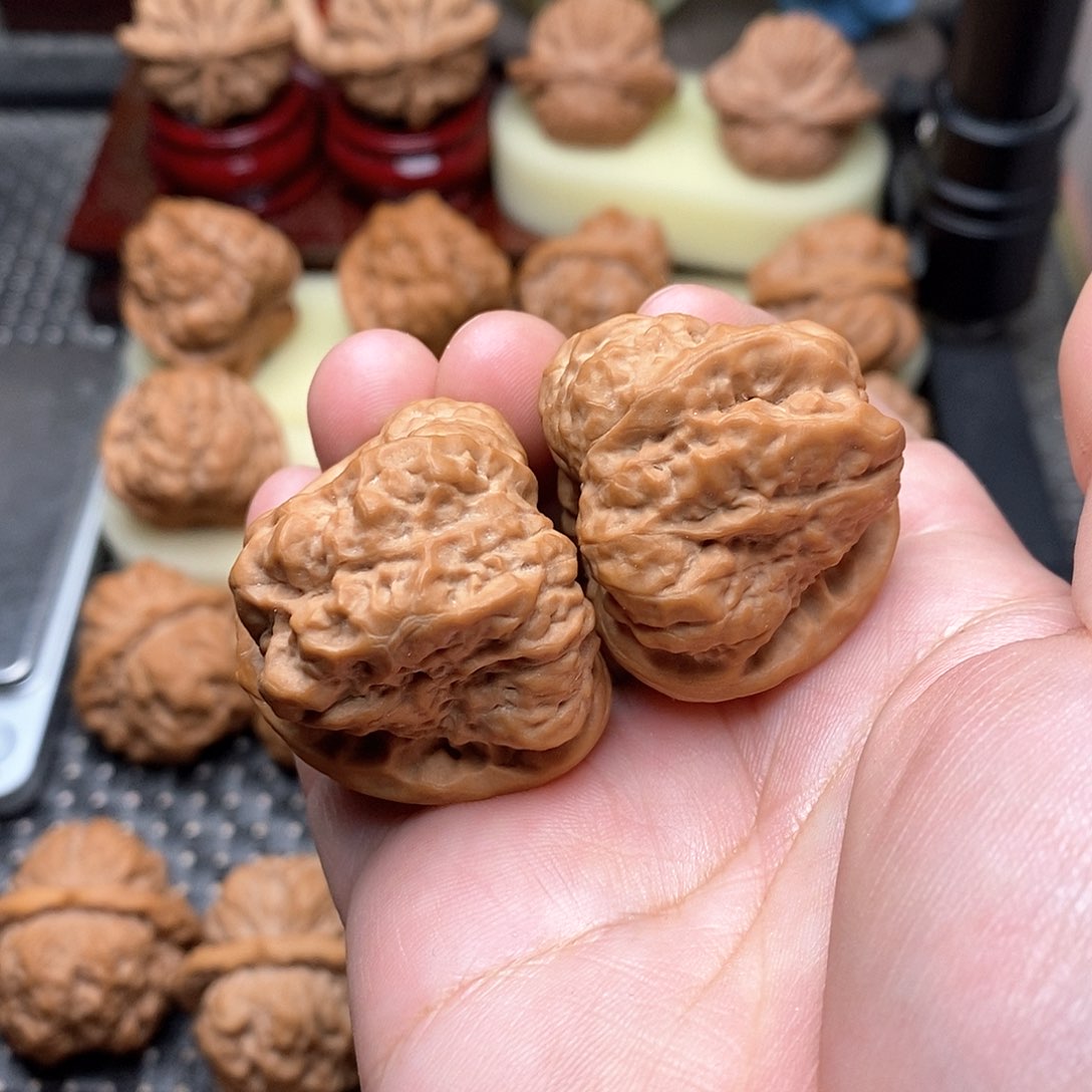 文玩核桃吊坠蛤蟆头