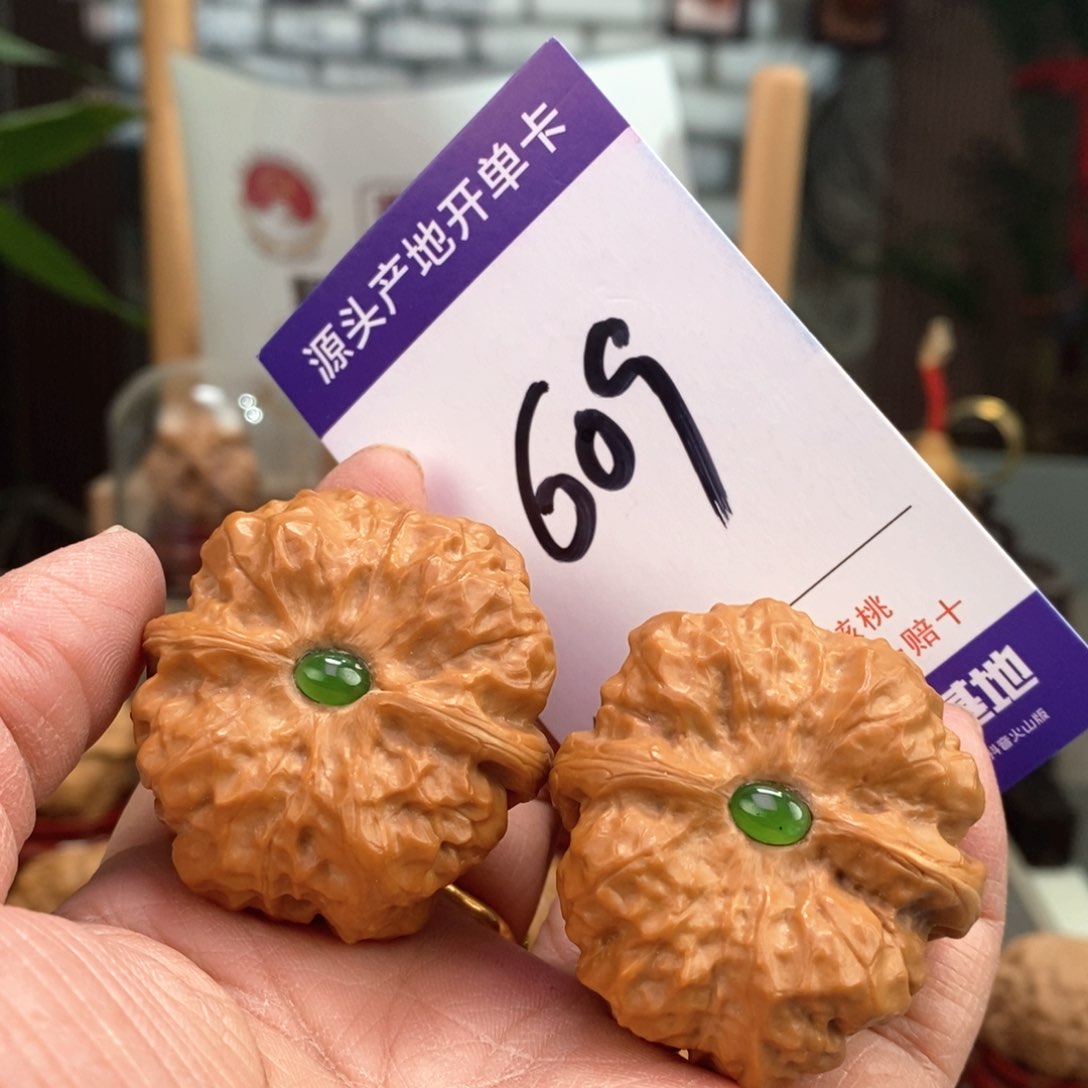 文玩核桃把件40.5镶嵌大肚蛤蟆头609号