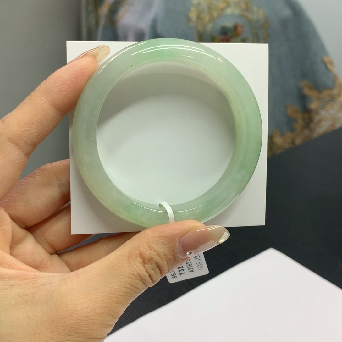 翡翠手镯未镶嵌缅甸翡翠手镯