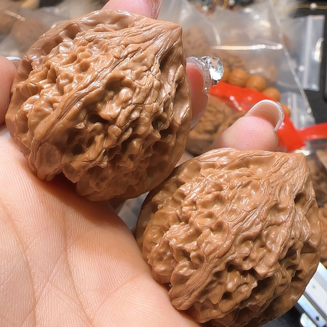 文玩核桃吊坠42全品血灯笼