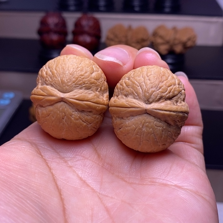 文玩核桃把件碧海龙珠33