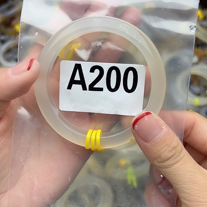 你***）玛瑙/玉髓未镶嵌手镯200