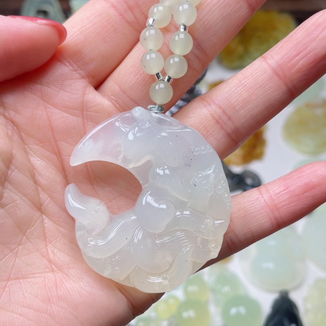 蛇纹石玉颈饰未镶嵌