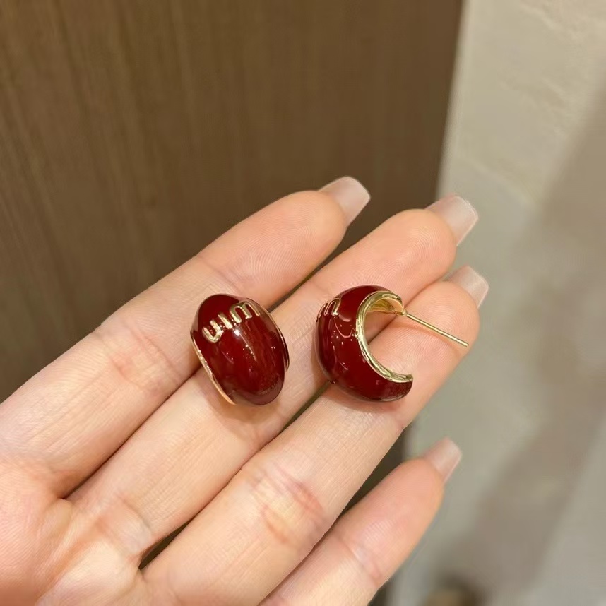 铜合金珐琅耳饰 复古简约百搭字母红色滴釉豆豆耳钉气质法式精致
