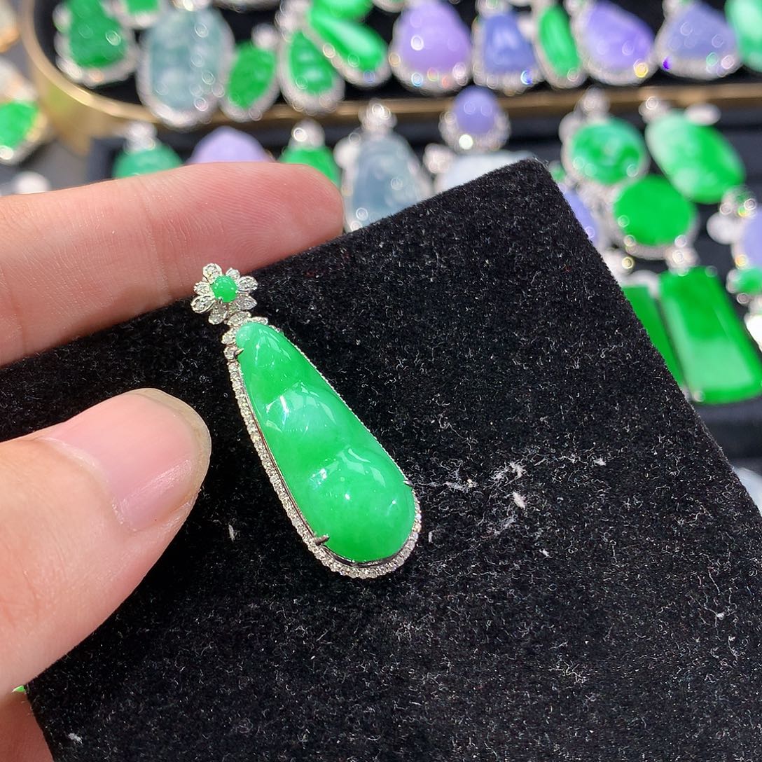 翡翠18K金镶嵌颈饰