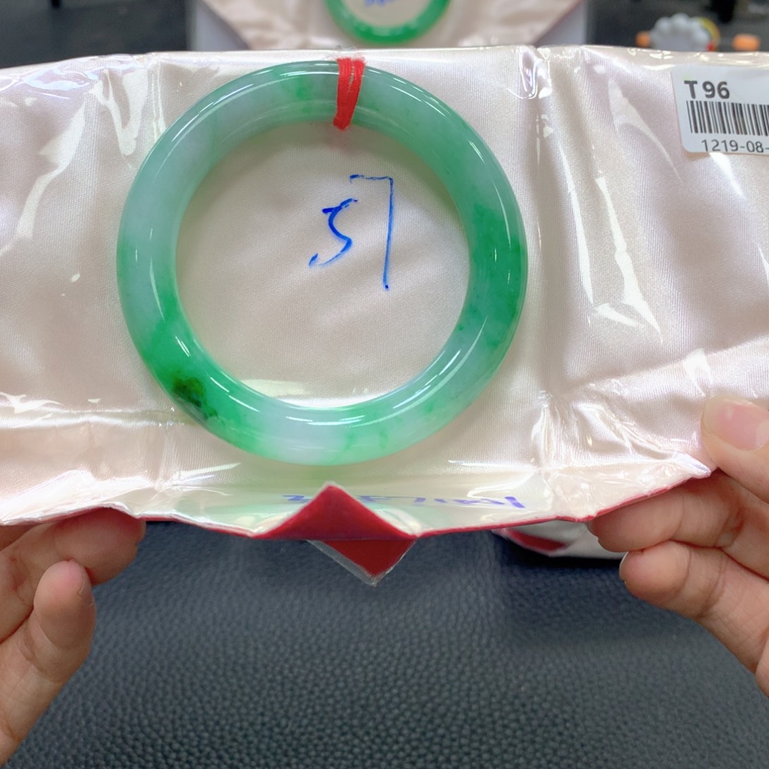 翡翠未镶嵌手镯39