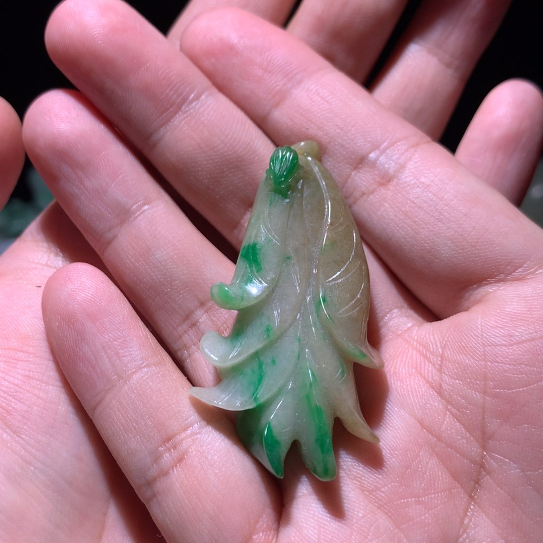 翡翠挂件未镶嵌飞*