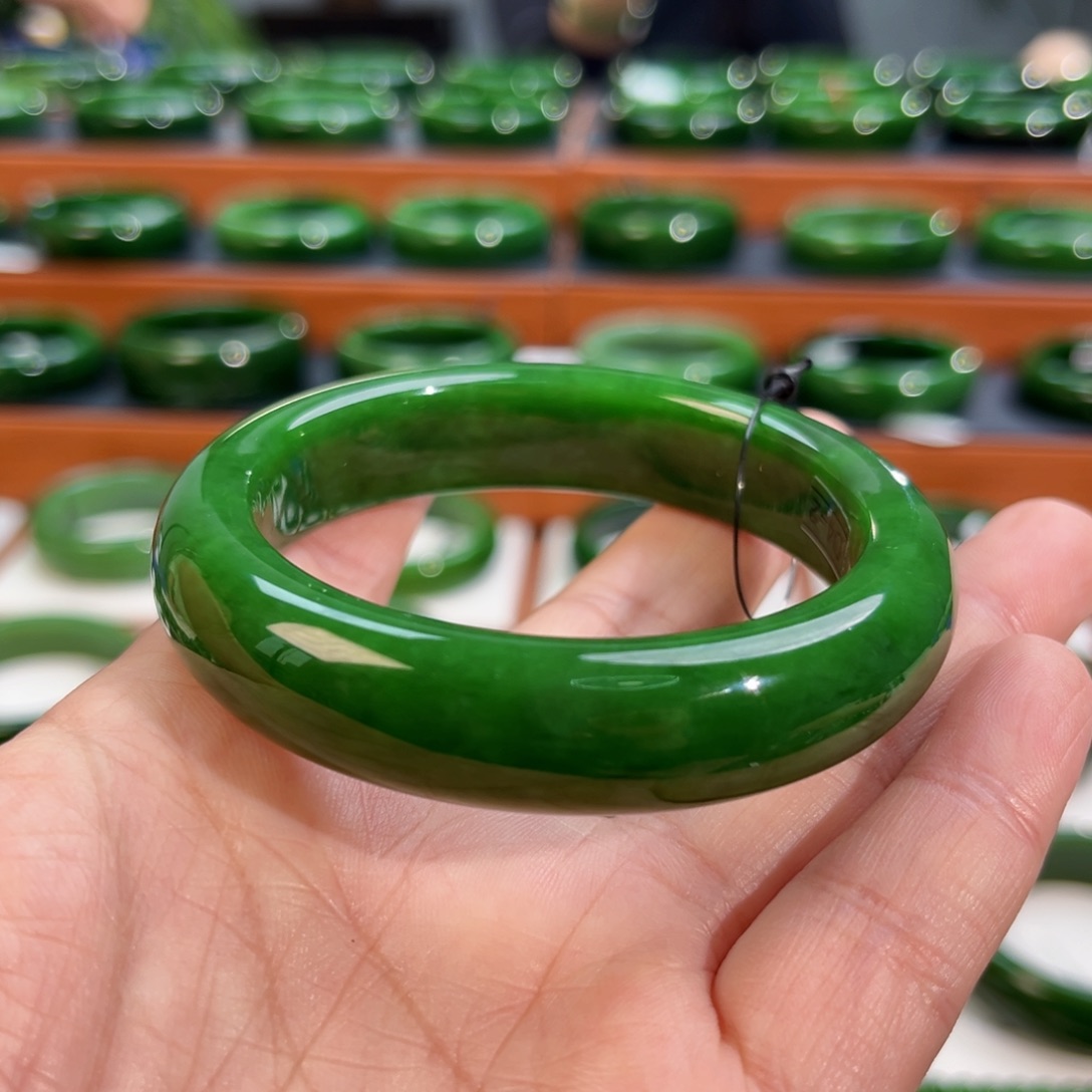 未镶嵌手镯和田玉（碧玉）