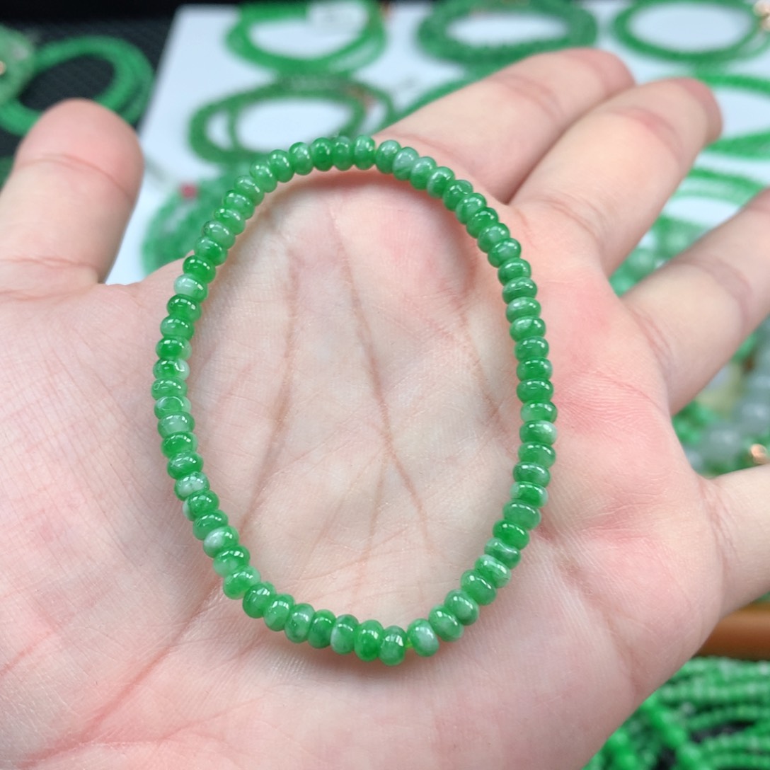 翡翠手链未镶嵌翡翠