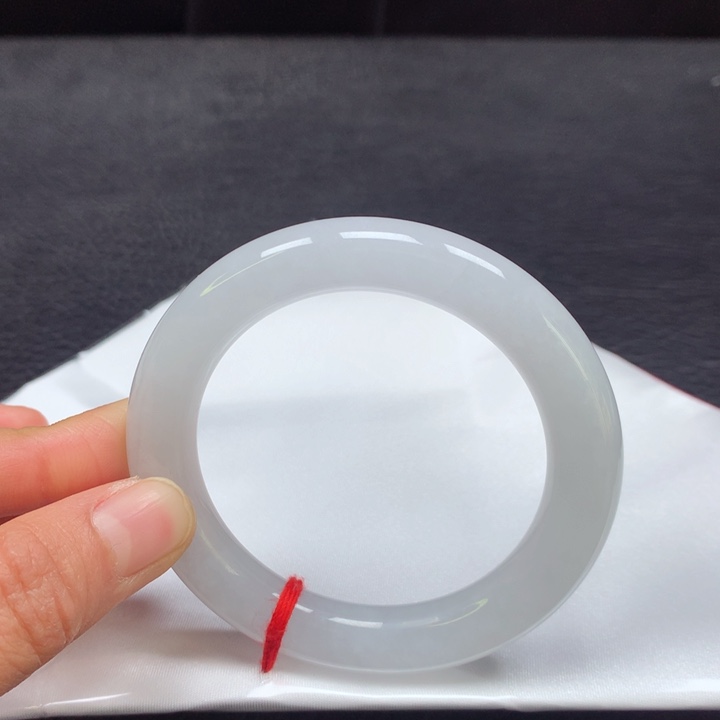 翡翠手镯（圆镯）未镶嵌54圈