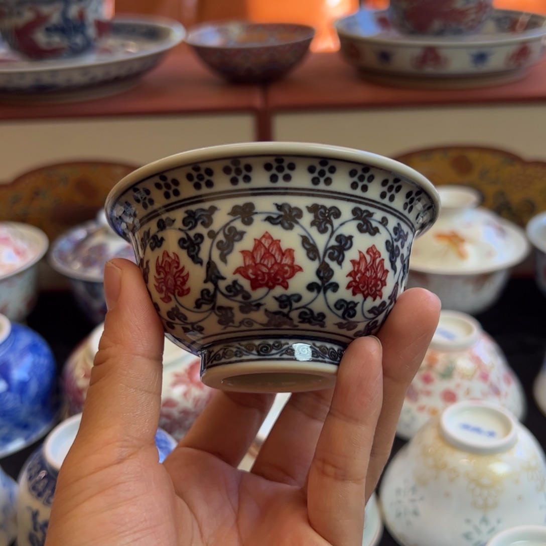 正绎堂釉里红缠枝莲中号