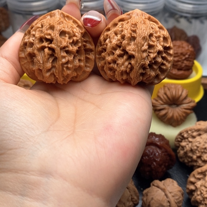 文玩核桃吊坠44尺苹果园48克。7号