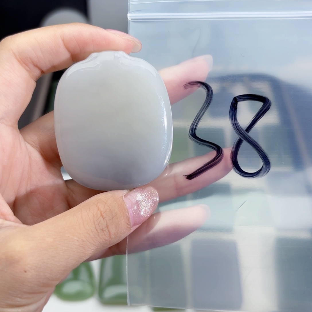 和田玉未镶嵌颈饰广****姊