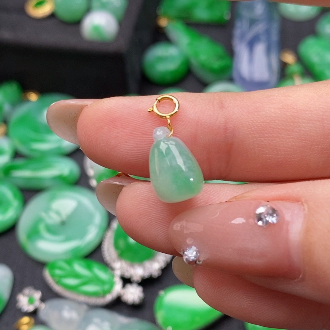 翡翠颈饰18K金镶嵌翡翠