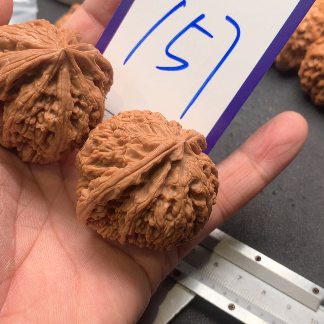 文玩核桃吊坠球筋