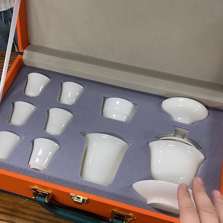 孤品茶具套装等。        