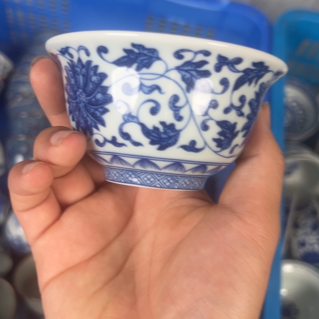 白青花缠枝莲压手杯全