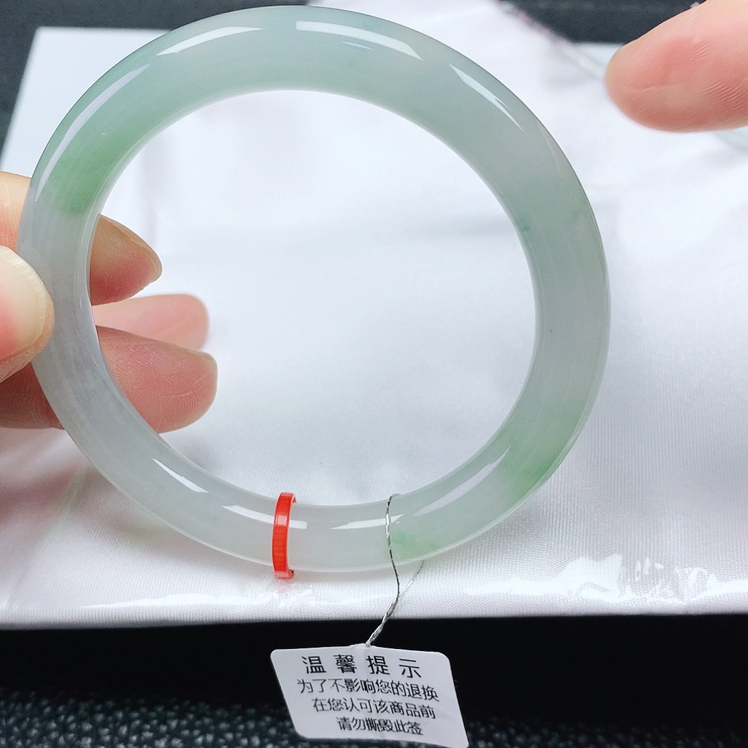 翡翠手镯未镶嵌54圈
